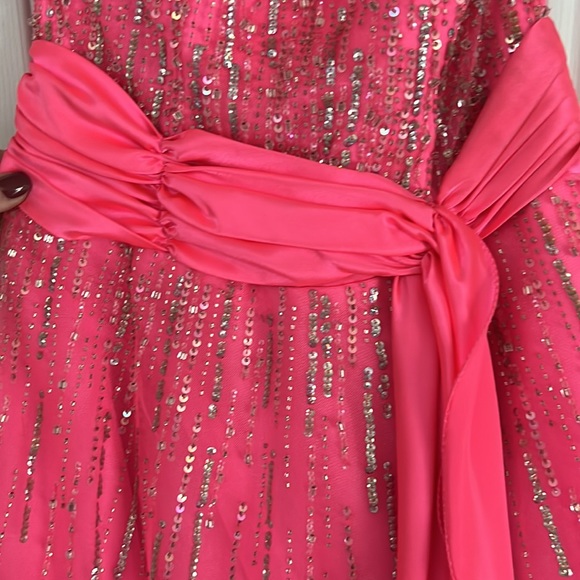Tiffany design bright Barbie pink formal dress - Picture 4 of 7
